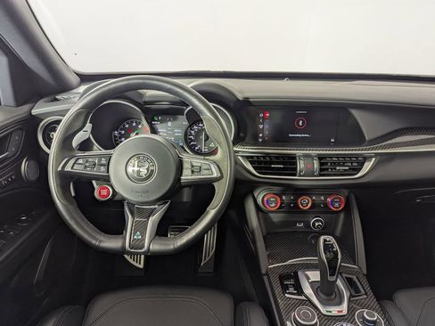 Used 2023 Alfa Romeo Stelvio Quadrifoglio image 7