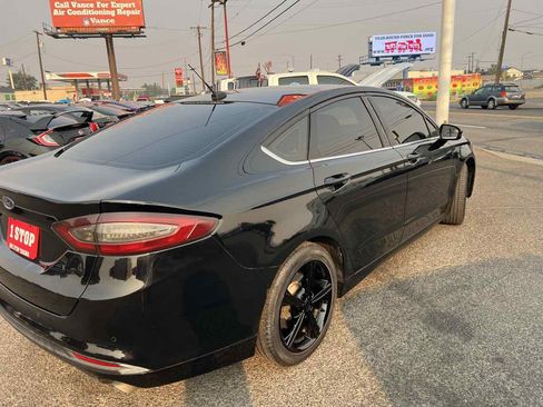 Used 2016 Ford Fusion SE FWD image 5