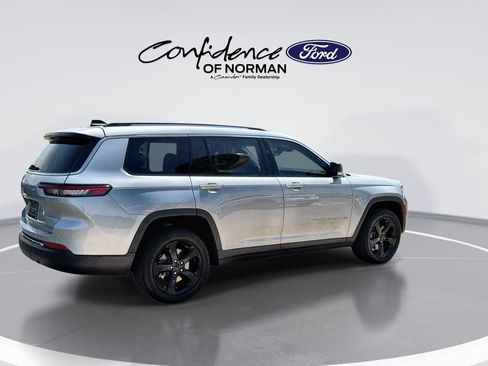 Used 2023 Jeep Grand Cherokee L Limited RWD image 9