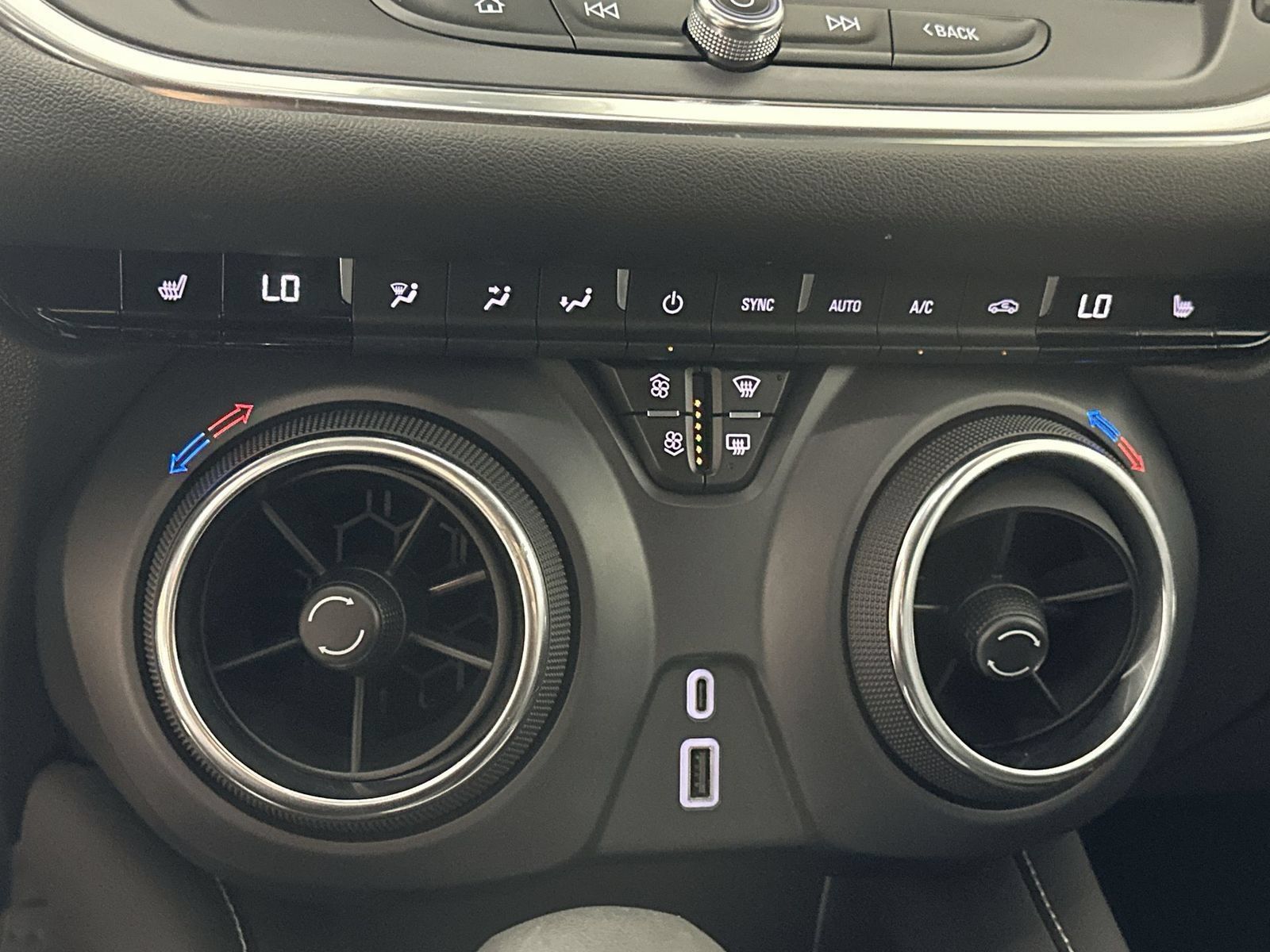 Used 2025 Chevrolet Blazer LT AWD/4WD image 19