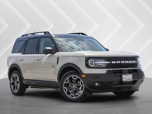 Used 2025 Ford Bronco Sport Outer Banks w/ Outer Banks Tech Package+ AWD/4WD image 1