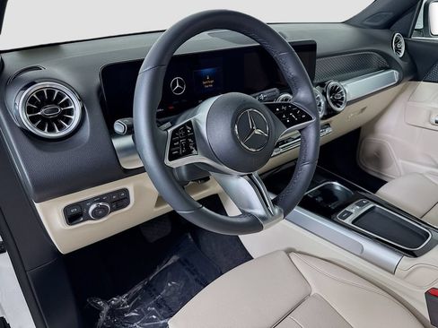 Used 2025 Mercedes-Benz GLB 250 w/ Exclusive Package image 9