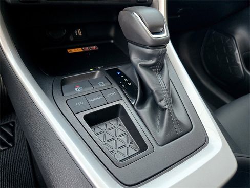 Used 2025 Toyota RAV4 XLE Premium image 22