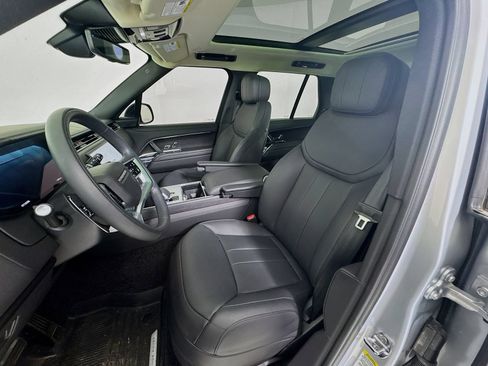 Used 2025 Land Rover Range Rover SE AWD/4WD image 10