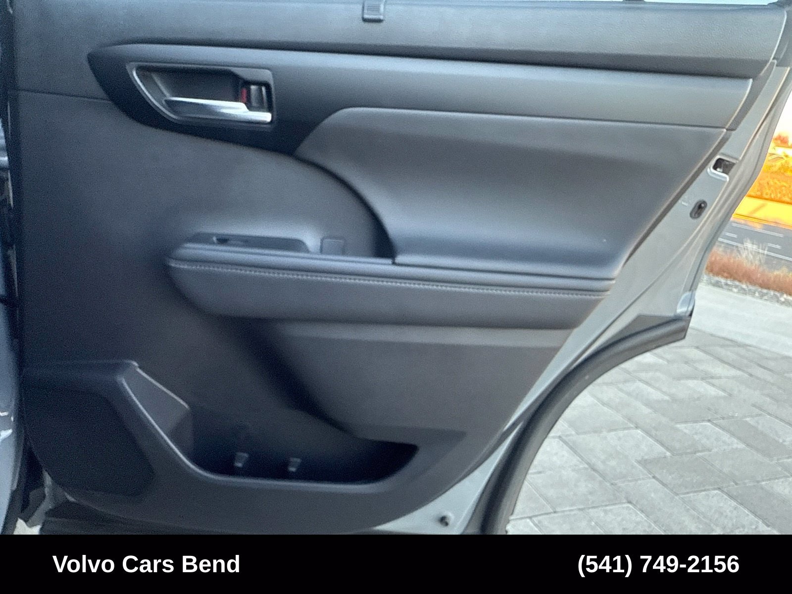 Used 2025 Toyota Highlander XLE AWD/4WD image 24