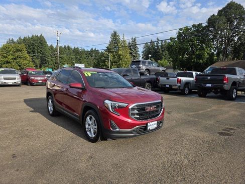 Used 2019 GMC Terrain SLE w/ Driver Convenience Package FWD image 4