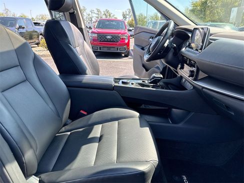 Used 2023 Nissan Rogue SV w/ SV Premium Package image 22