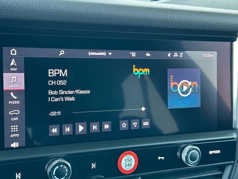 Certified 2025 Porsche Macan AWD/4WD image 20