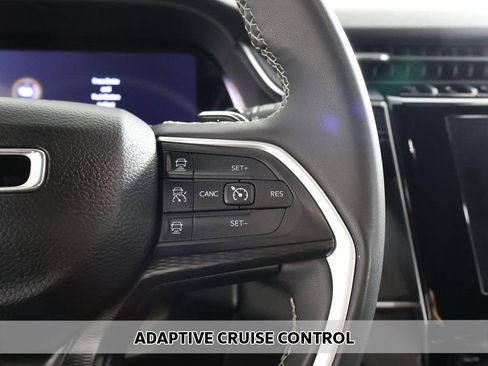 Used 2023 Jeep Grand Cherokee L Laredo image 3