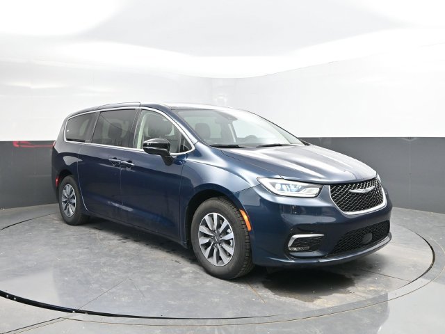 Used 2024 Chrysler Pacifica Limited FWD image 4