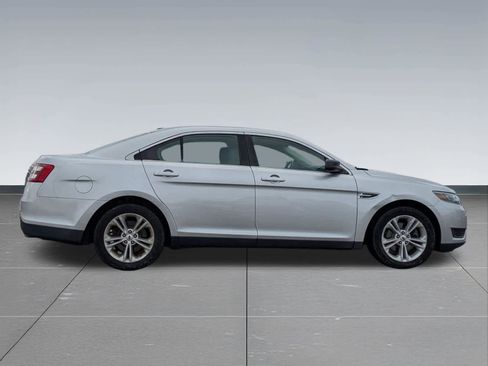 Used 2017 Ford Taurus SE FWD image 7