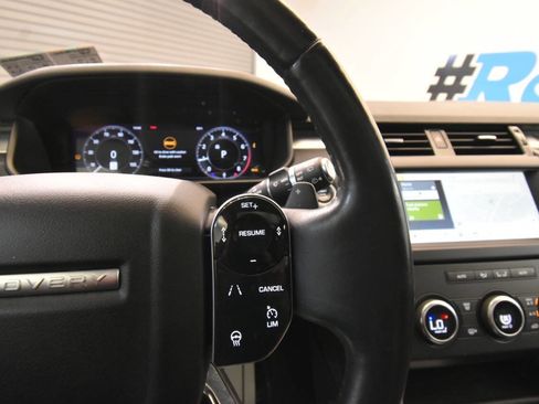 Used 2020 Land Rover Discovery Landmark AWD/4WD image 30