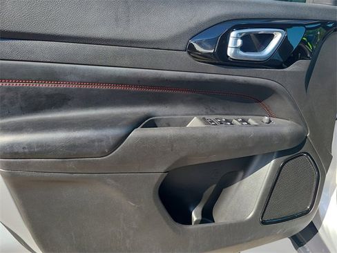 Used 2024 Jeep Compass Trailhawk image 18