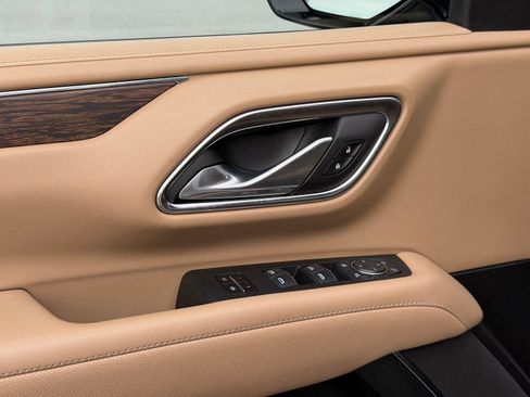 Used 2024 Chevrolet Suburban Premier image 7