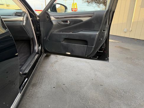 Used 2013 Lexus LS 460 AWD image 34