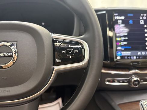 Used 2023 Volvo XC60 B5 Ultimate w/ Climate Package image 18