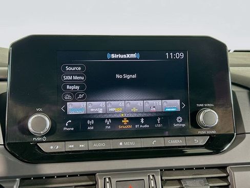 Used 2024 Nissan Pathfinder S image 22