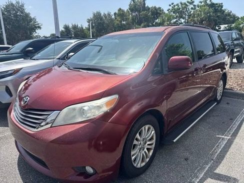 Used 2013 Toyota Sienna XLE FWD image 1