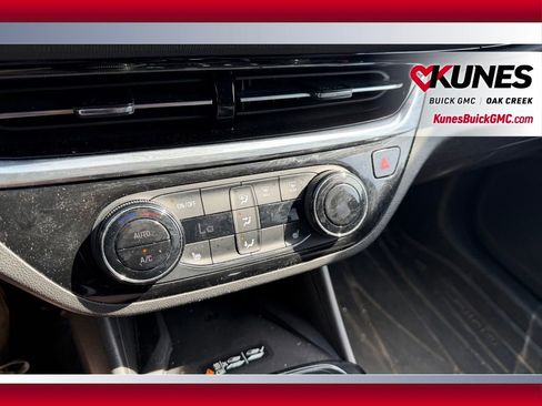 Used 2025 Buick Envista Sport Touring w/ Convenience I Package FWD image 18