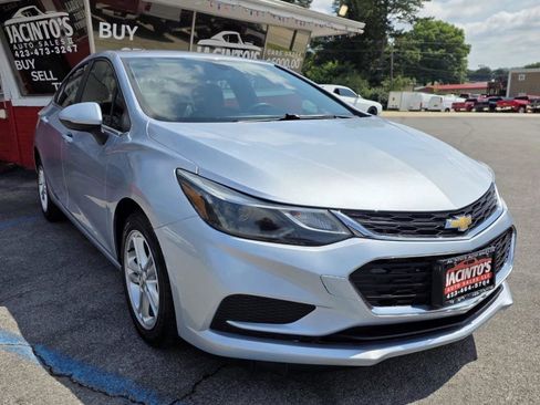 Used 2017 Chevrolet Cruze LT w/ Convenience Package FWD image 1