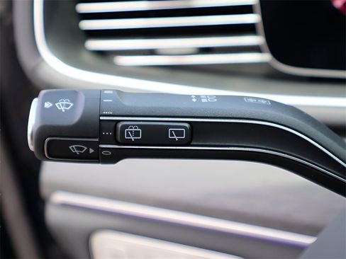 Certified 2025 Mercedes-Benz GLS 450 4MATIC image 37