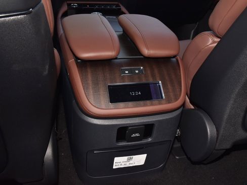 New 2025 Lincoln Navigator L Reserve image 19