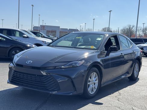 Used 2025 Toyota Camry LE image 11