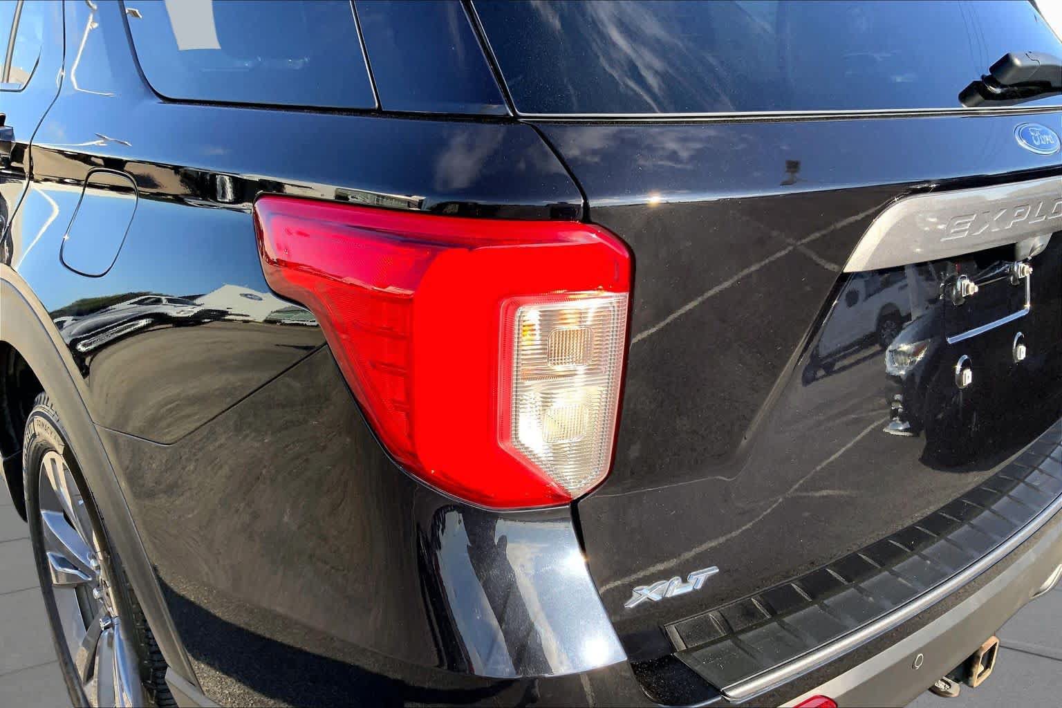 Used 2022 Ford Explorer XLT w/ Equipment Group 202A RWD image 25