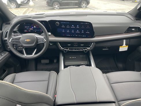 New 2026 Chevrolet Suburban Premier image 19