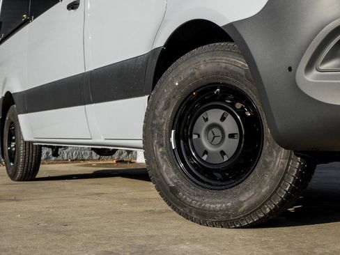 Used 2025 Mercedes-Benz Sprinter 2500 image 7