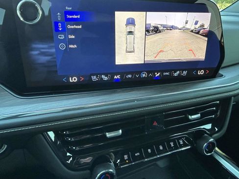 Used 2025 Chevrolet Tahoe Premier AWD/4WD image 23