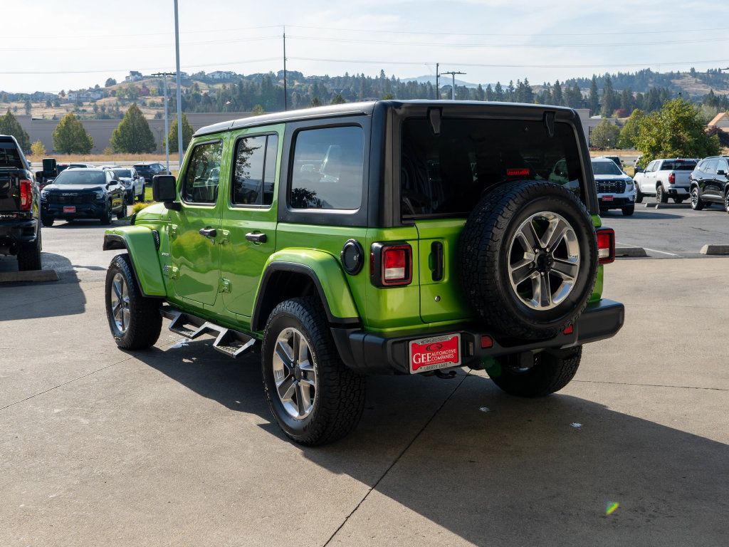 Used 2018 Jeep Wrangler Unlimited Sahara AWD/4WD image 5