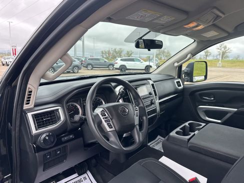 Used 2017 Nissan Titan SV AWD/4WD image 15