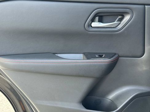 Certified 2025 Nissan Rogue SV AWD/4WD image 14