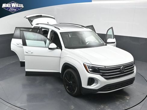 Used 2026 Volkswagen Atlas SE FWD image 25