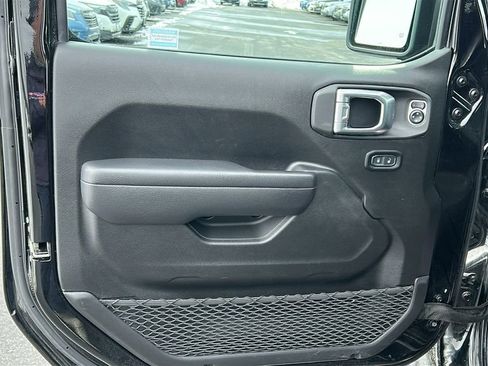 Used 2024 Jeep Gladiator Mojave w/ Technology Group image 10