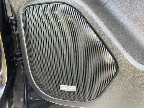 Used 2019 GMC Acadia SLT w/ Black Edition image 21