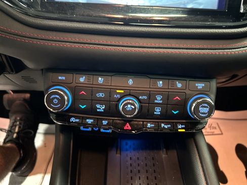 Used 2025 Dodge Durango GT AWD/4WD image 19