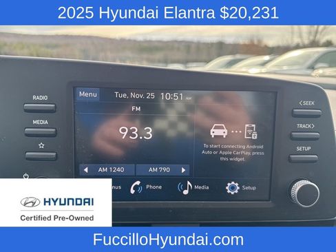 Certified 2025 Hyundai Elantra SE image 17