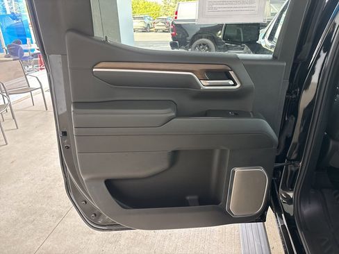 Used 2025 Chevrolet Silverado 1500 High Country w/ Technology Package image 25