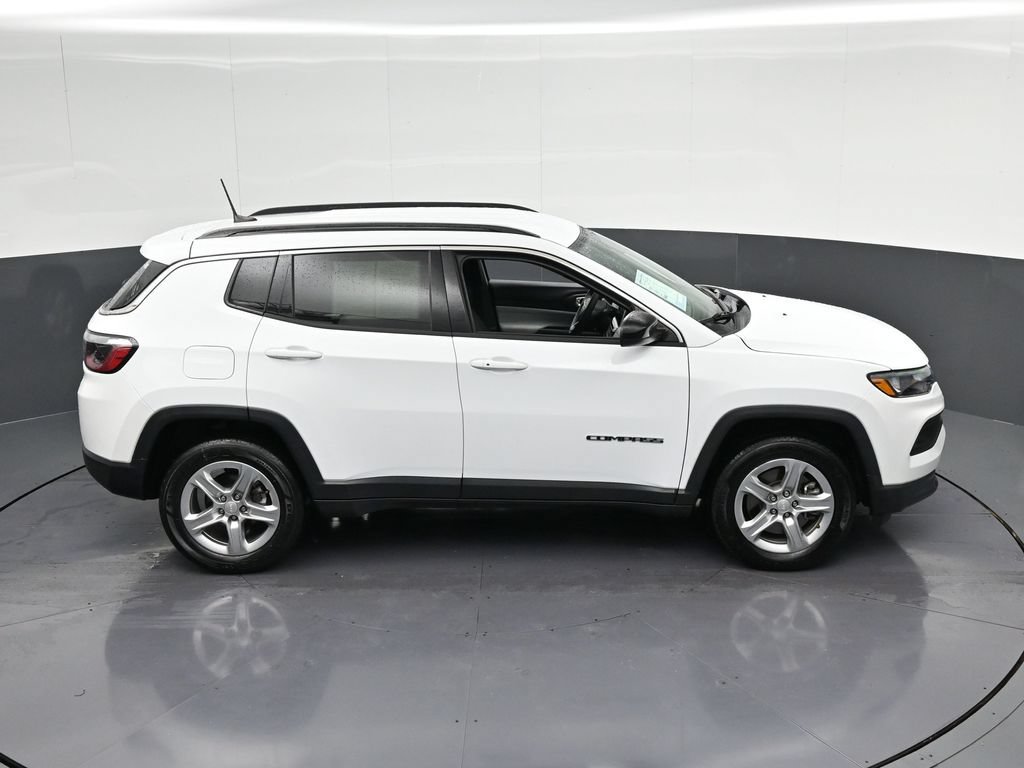 Used 2023 Jeep Compass Latitude AWD/4WD image 19