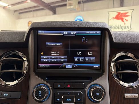 Used 2016 Ford F250 Lariat w/ Lariat Ultimate Package AWD/4WD image 22