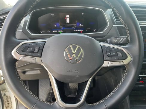 Used 2024 Volkswagen Tiguan SE w/ Panoramic Sunroof Package FWD image 14