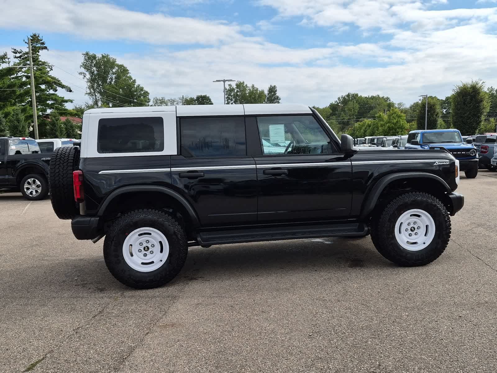 New 2026 Ford Bronco Heritage Edition AWD/4WD image 9
