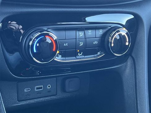 Certified 2022 Buick Encore GX Preferred w/ Cold Weather Comfort Package image 21