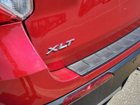 Used 2020 Ford Explorer XLT w/ Equipment Group 202A AWD/4WD image 32