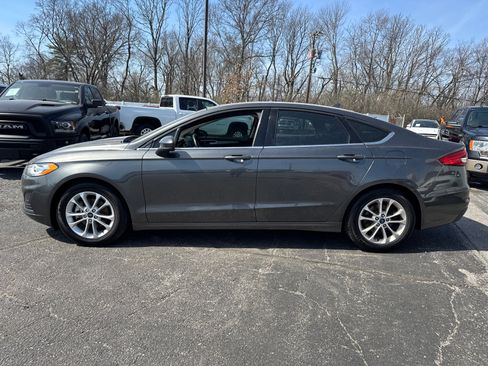 Used 2020 Ford Fusion SE image 3