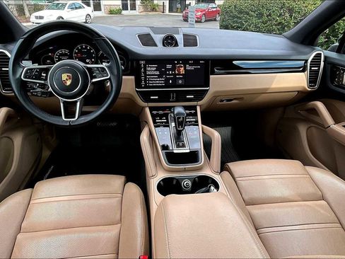 Used 2021 Porsche Cayenne AWD/4WD image 14