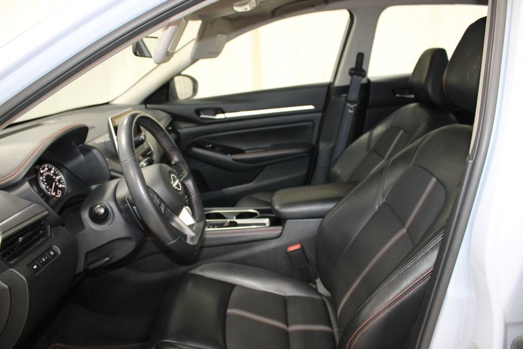 Used 2024 Nissan Altima 2.5 SR FWD image 16