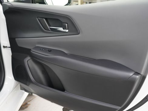 Used 2023 Toyota Prius XLE AWD/4WD image 9